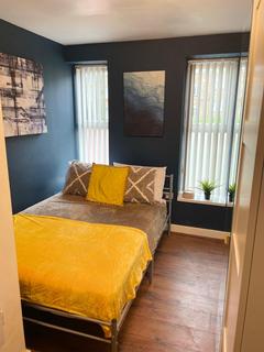 1 bedroom in a house share to rent, 12 Glodwick Road, Oldham