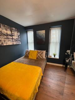 1 bedroom in a house share to rent, 12 Glodwick Road, Oldham
