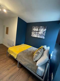 1 bedroom in a house share to rent, 12 Glodwick Road, Oldham