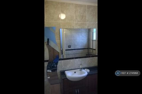 4 bedroom terraced house to rent, Aked Close, Manchester, M12