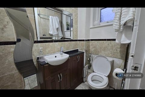 1 bedroom in a house share to rent, Aked Close, Manchester, M12