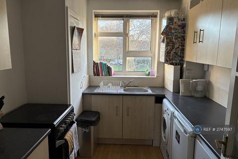 2 bedroom flat to rent, Sutherland Grove, London, SW18