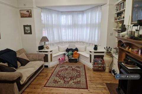 4 bedroom terraced house to rent, Queens Avenue, London, N21