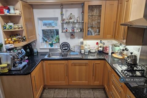 4 bedroom terraced house to rent, Queens Avenue, London, N21