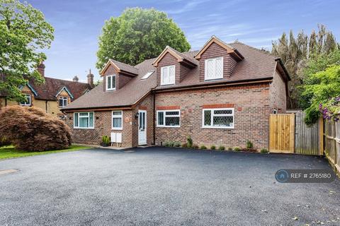 1 bedroom in a house share to rent, Langley Lane, Crawley, RH11