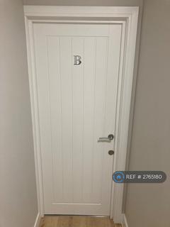 1 bedroom in a house share to rent, Langley Lane, Crawley, RH11