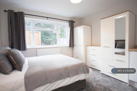 1 bedroom in a house share to rent, Langley Lane, Crawley, RH11