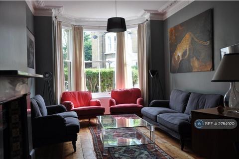 1 bedroom in a house share to rent, Gateley Road, London, SW9