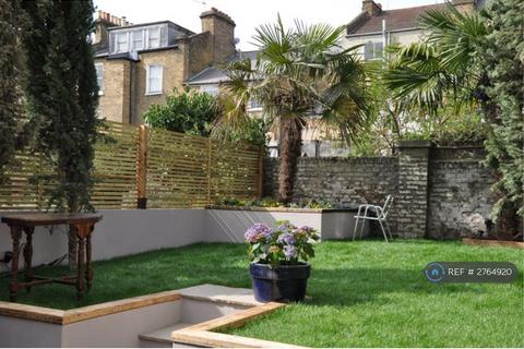 1 bedroom in a house share to rent, Gateley Road, London, SW9