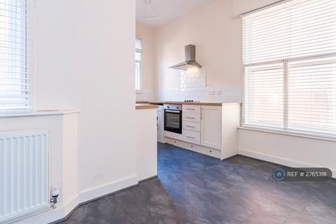 2 bedroom flat to rent, Scarisbrick Avenue, Southport, PR8