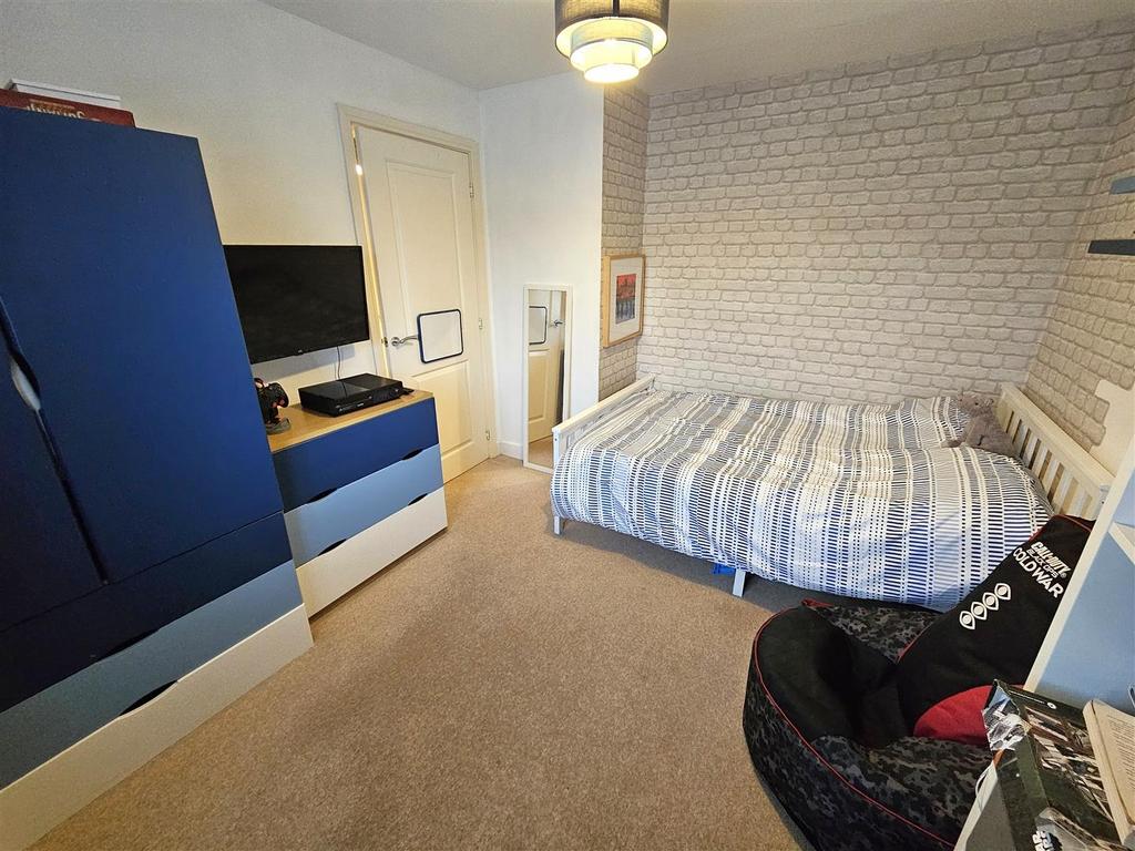 Bedroom 2 (2).jpg