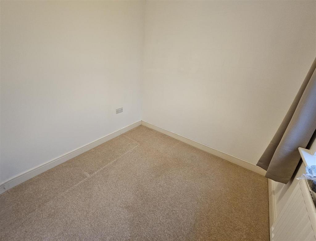 Bedroom 4.jpg