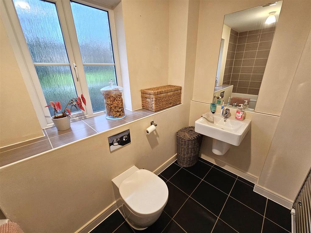 Bathroom (2).jpg