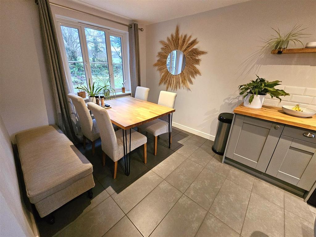 Dining Area.jpg