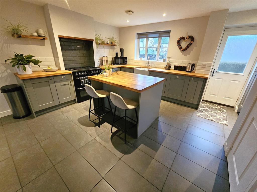 Kitchen Area.jpg