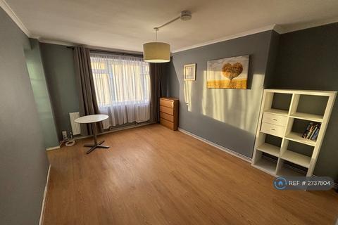 3 bedroom flat to rent, Waltham House, London, SW9