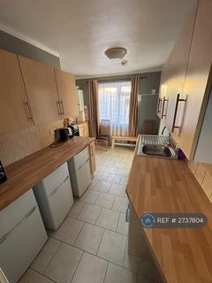 3 bedroom flat to rent, Waltham House, London, SW9