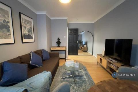 2 bedroom flat to rent, Waltham House, London, SW9