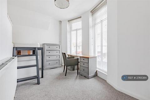 1 bedroom in a house share to rent, London Road, Brighton, BN1