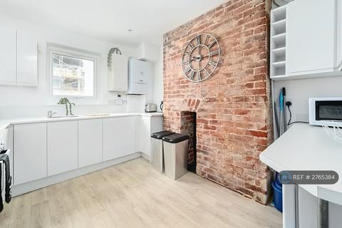 1 bedroom in a house share to rent, London Road, Brighton, BN1