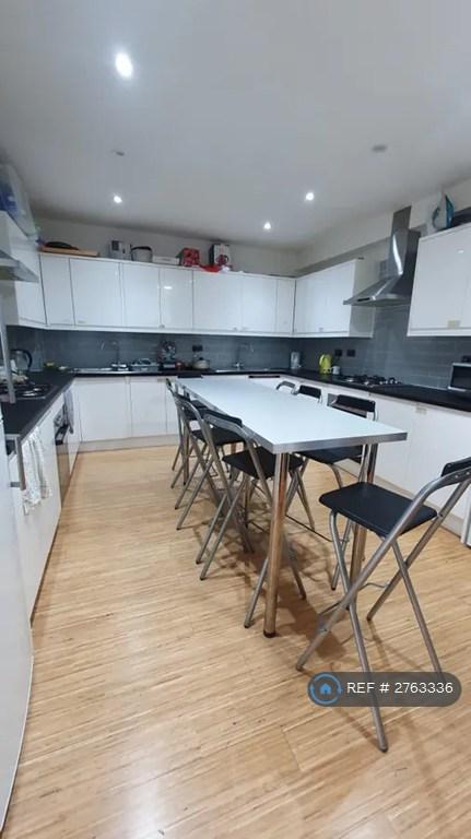 Kitchen Ensuite 01
