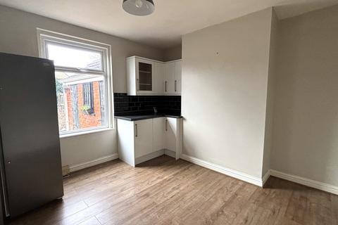 3 bedroom semi-detached house to rent, Oldfield Road, Westbury