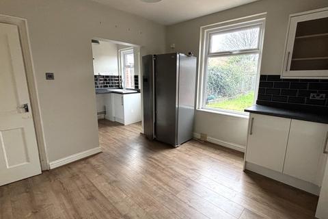 3 bedroom semi-detached house to rent, Oldfield Road, Westbury