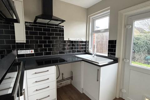 3 bedroom semi-detached house to rent, Oldfield Road, Westbury