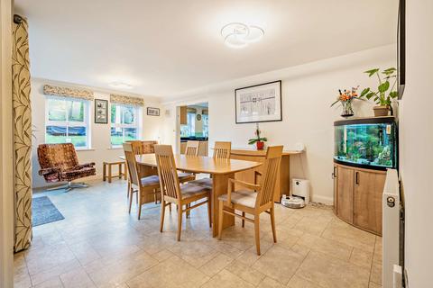 undefined, Swan Gardens, Thame OX9