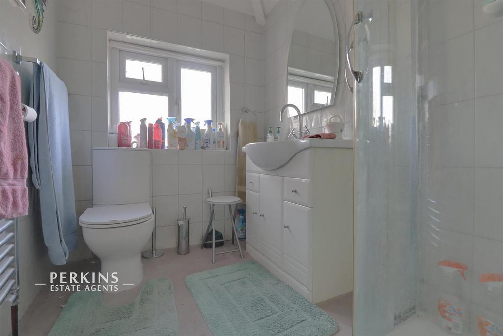 Bathroom..jpg