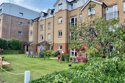 2 bedroom flat for sale, Cranley Gardens, Wallington