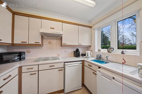 2 bedroom flat for sale, Cranley Gardens, Wallington