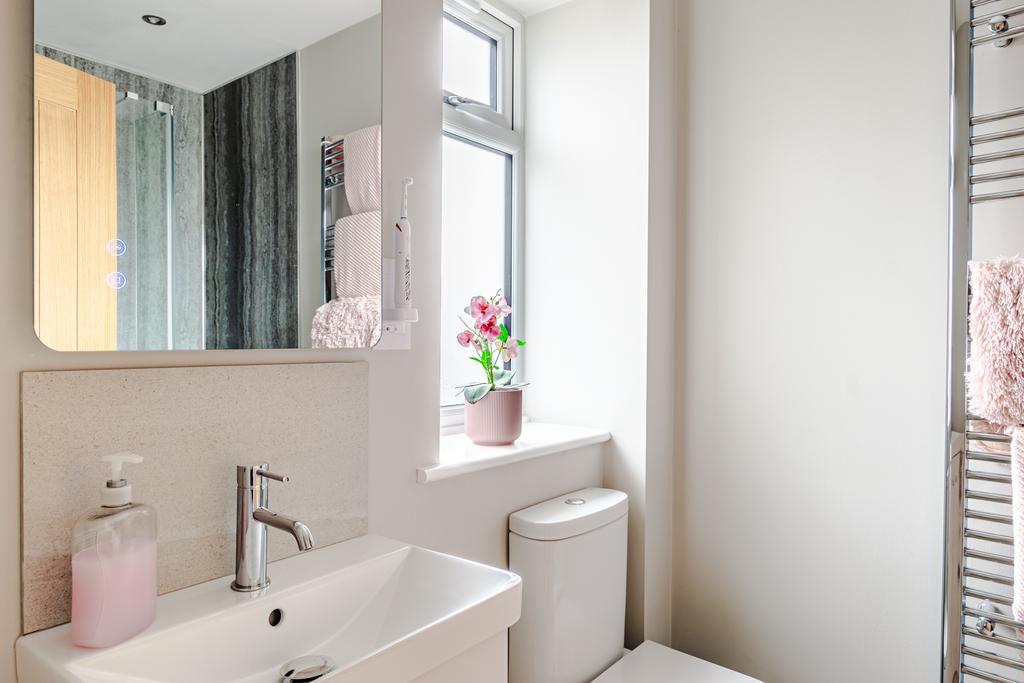Hallshower1