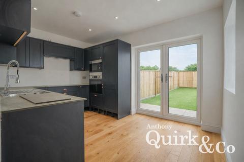 2 bedroom detached house for sale, Sydervelt Road, Canvey Island, SS8