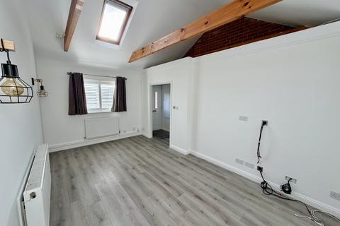 2 bedroom apartment for sale, Clover Drive, Creekmoor