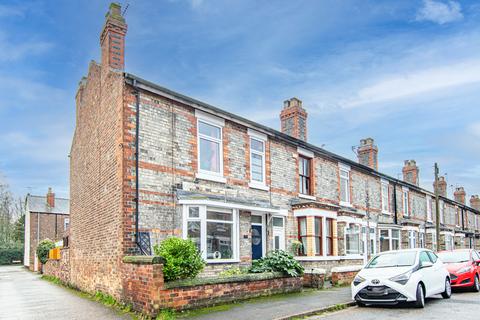 3 bedroom end of terrace house for sale - Selby YO8