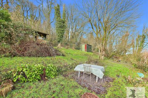 undefined, Tregroes, Llandysul