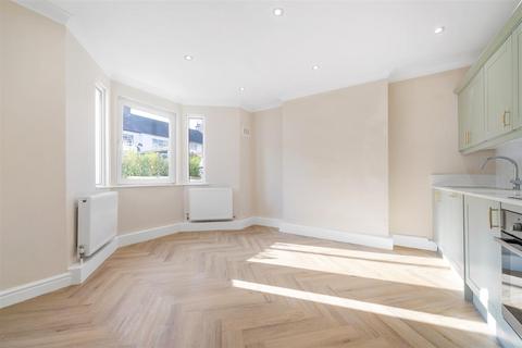 2 bedroom flat to rent, Mosslea Road, Penge, London, SE20