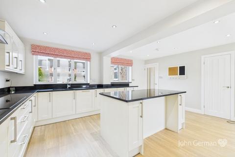 5 bedroom detached house for sale, Meadow Rise, Barton-under-Needwood