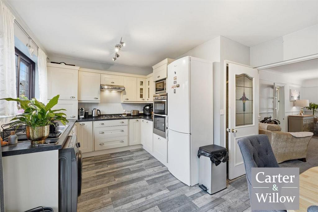 Kitchen / dining