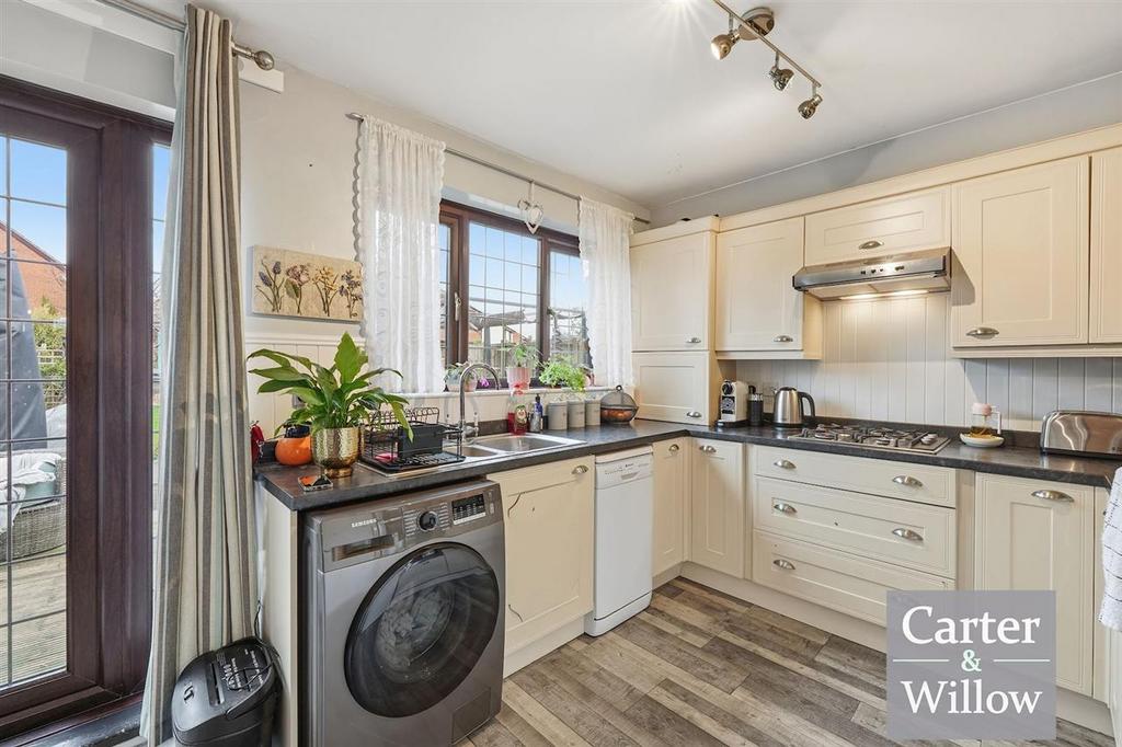 Kitchen / dining