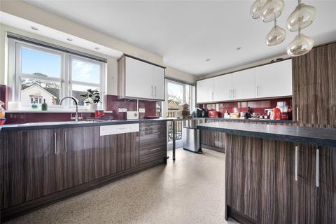 4 bedroom end of terrace house for sale, Alexandra Gardens, Woking GU21