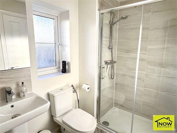 Jack & Jill ensuite