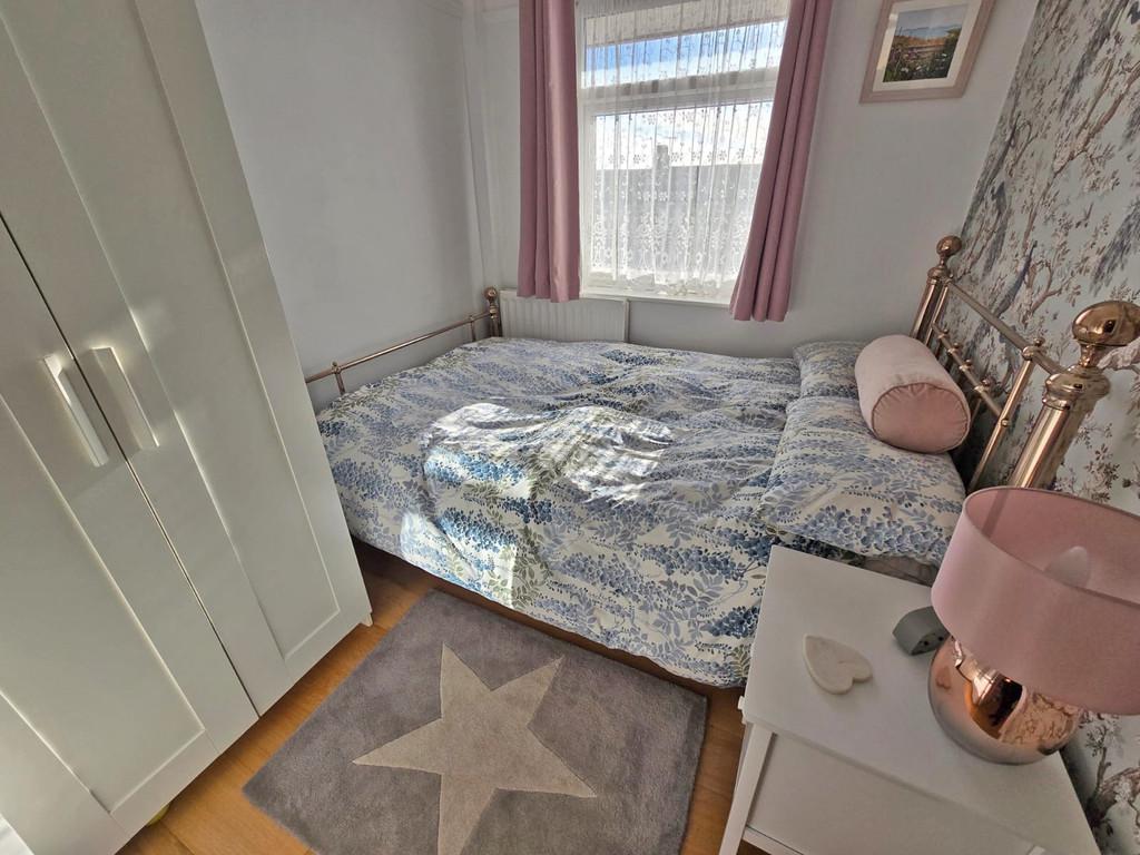 Third bedroom (2)