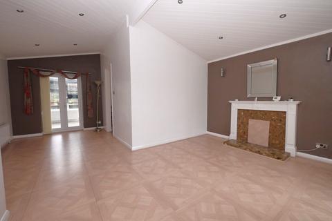 2 bedroom detached bungalow for sale, St. Thomas's Close, Doncaster DN4
