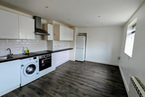 Studio to rent, Oxford Street, Kidderminster