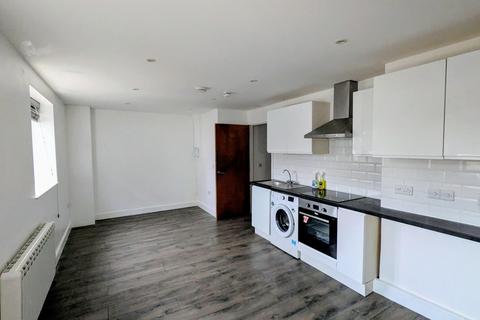 Studio to rent, Oxford Street, Kidderminster