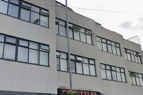 Studio to rent, Oxford Street, Kidderminster