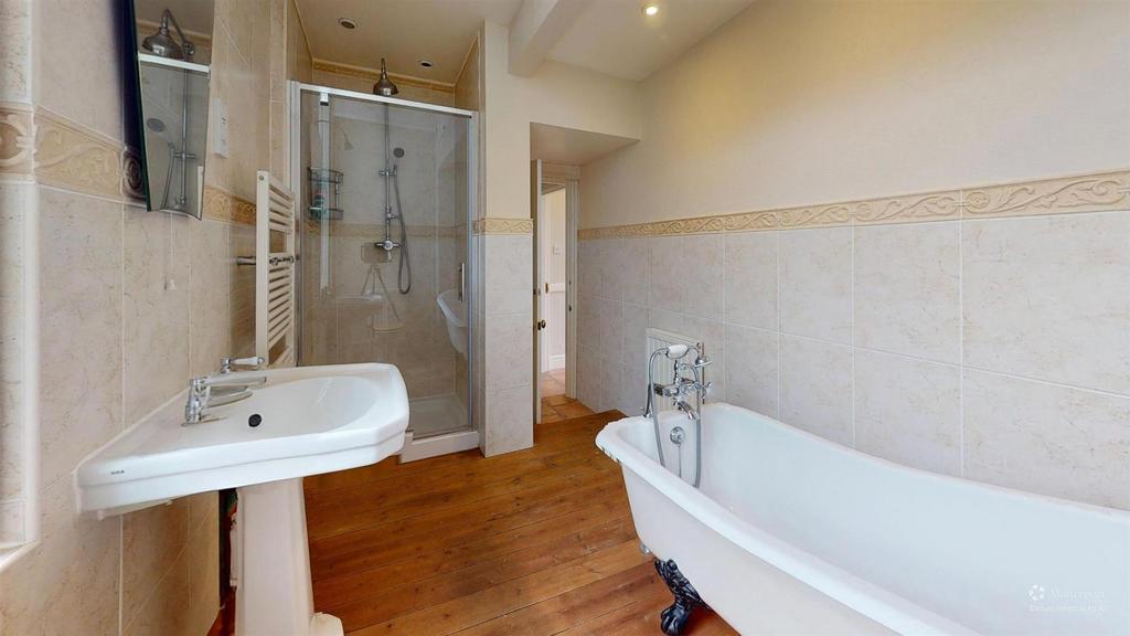 Apartment-N-Rowton-Court-Bathroom-Defurnished.jpg