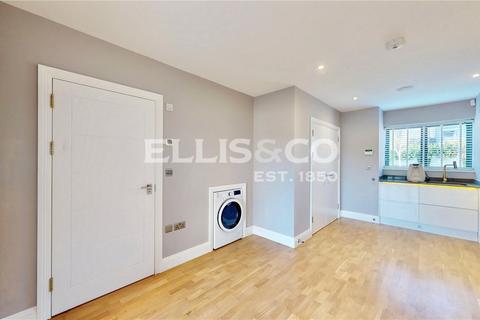 4 bedroom terraced house to rent, Bideford Avenue, Perivale, Greenford, UB6
